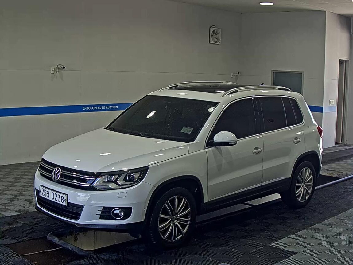 VOLKSWAGEN TIGUAN 2.0 TDI BLUEMOTION PREMIUM 2016 - zdjęcie 2
