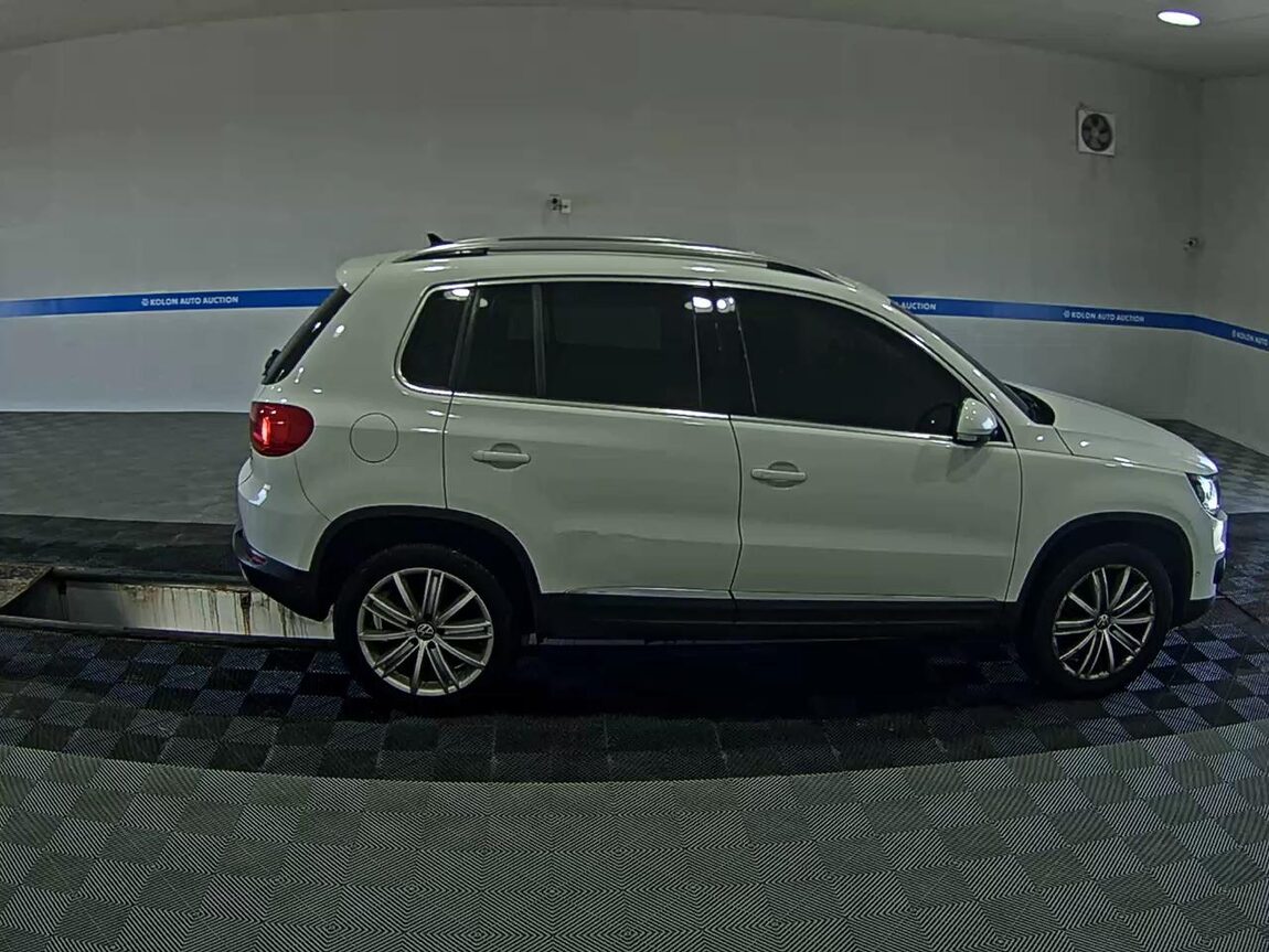 VOLKSWAGEN TIGUAN 2.0 TDI BLUEMOTION PREMIUM 2016 - zdjęcie 4