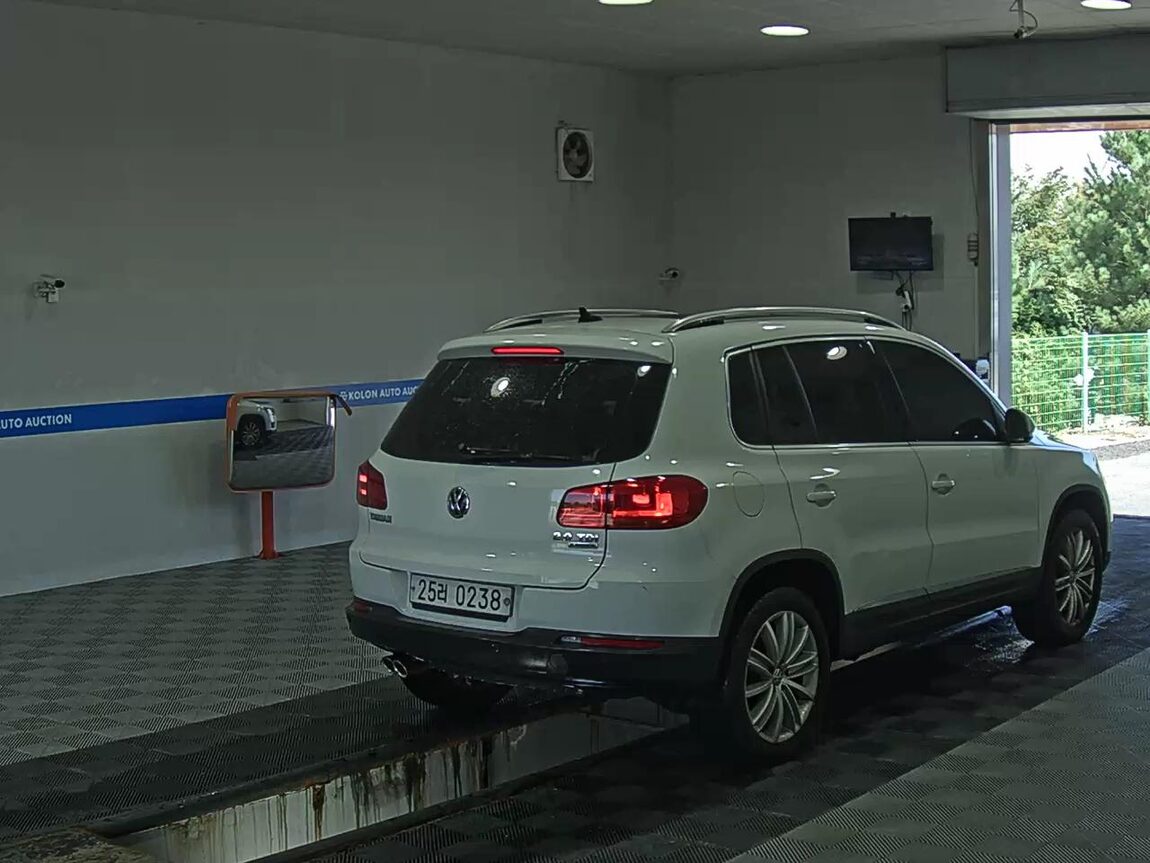 VOLKSWAGEN TIGUAN 2.0 TDI BLUEMOTION PREMIUM 2016 - zdjęcie 5