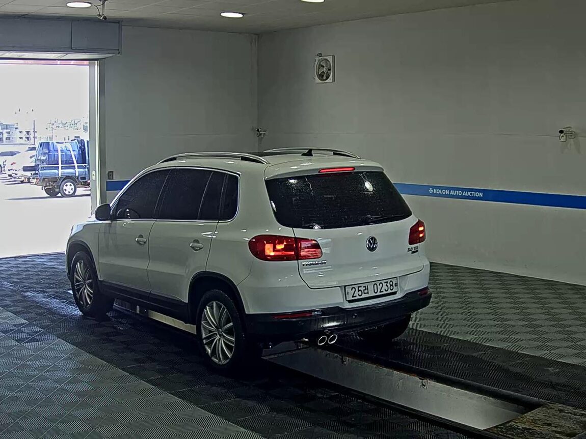 VOLKSWAGEN TIGUAN 2.0 TDI BLUEMOTION PREMIUM 2016 - zdjęcie 6