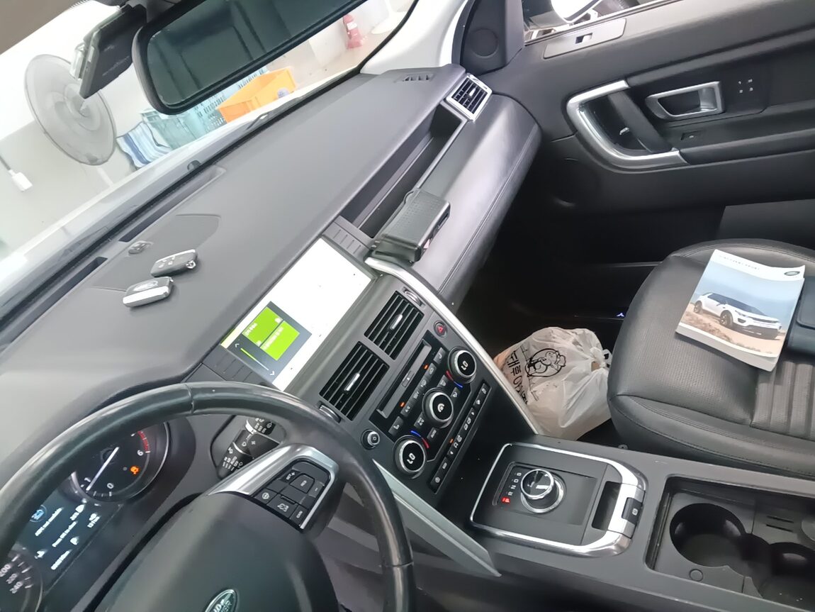 LAND ROVER DISCOVERY SPORT 2.0 TD4 HSE LUXURY 2019 - zdjęcie 11