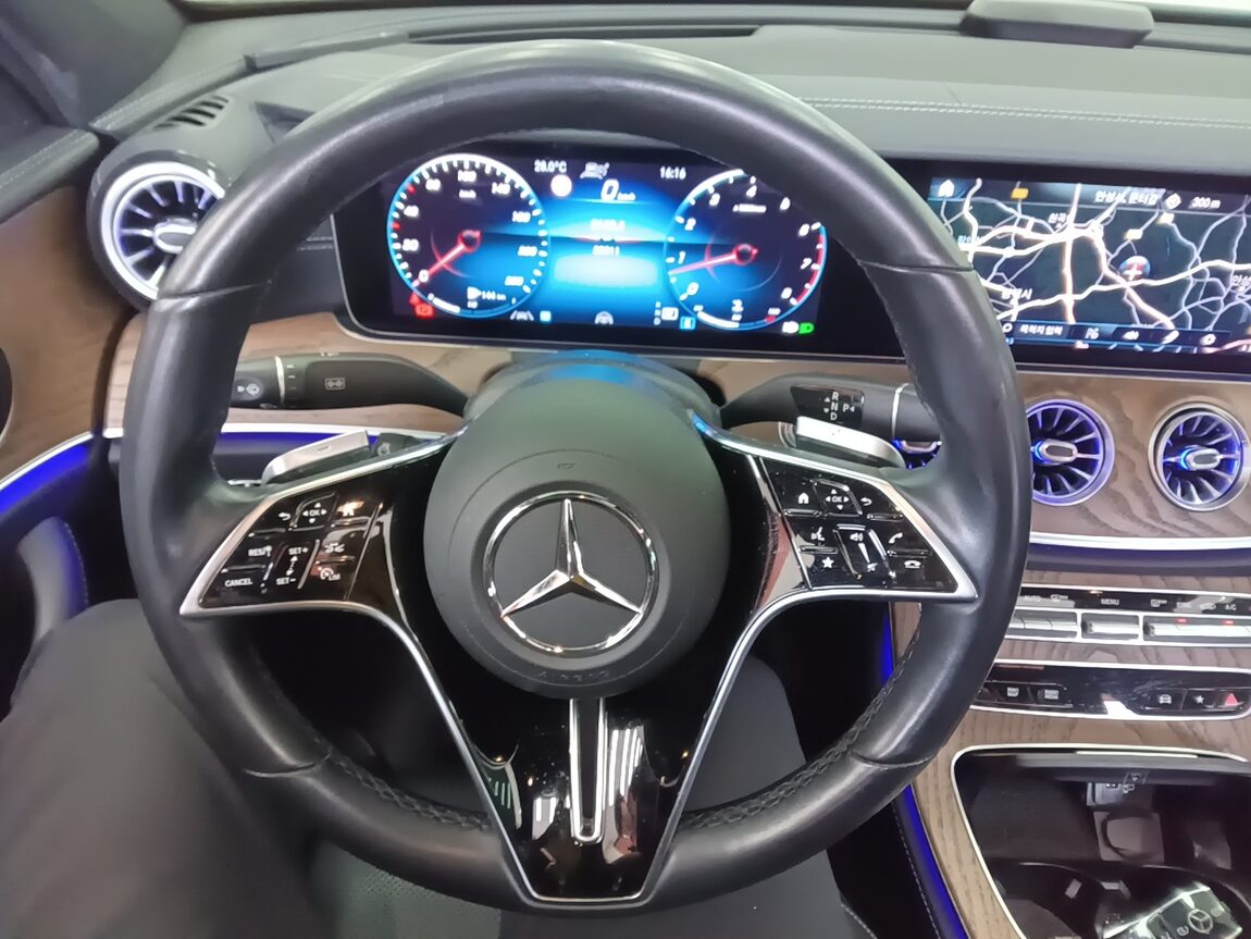 MERCEDES-BENZ E-CLASS (5TH GEN) E250 EXCLUSIVE 2021 - zdjęcie 17