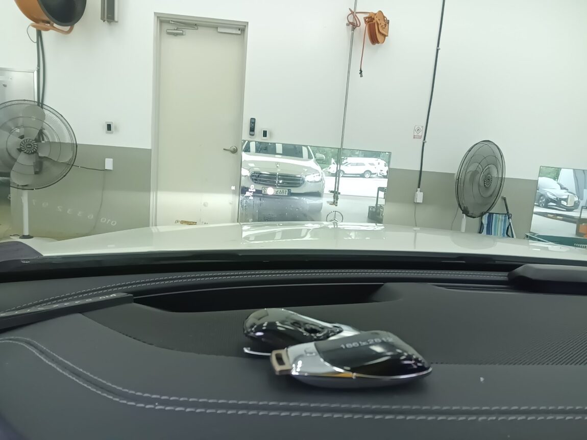 MERCEDES-BENZ E-CLASS (5TH GEN) E250 EXCLUSIVE 2021 - zdjęcie 18