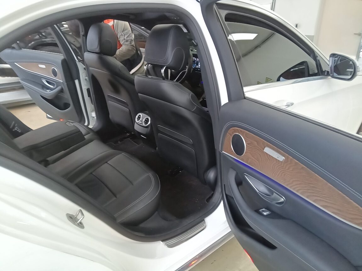 MERCEDES-BENZ E-CLASS (5TH GEN) E250 EXCLUSIVE 2021 - zdjęcie 13