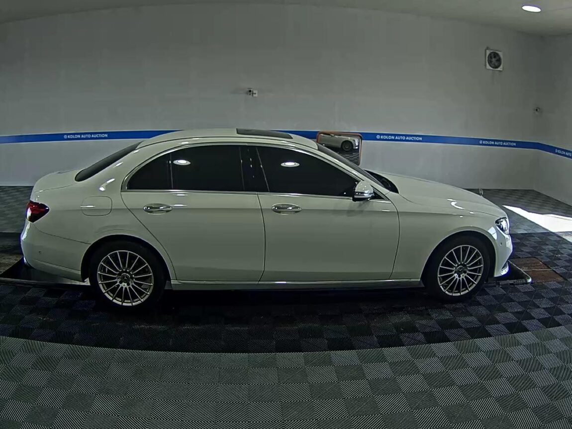 MERCEDES-BENZ E-CLASS (5TH GEN) E250 EXCLUSIVE 2021 - zdjęcie 4