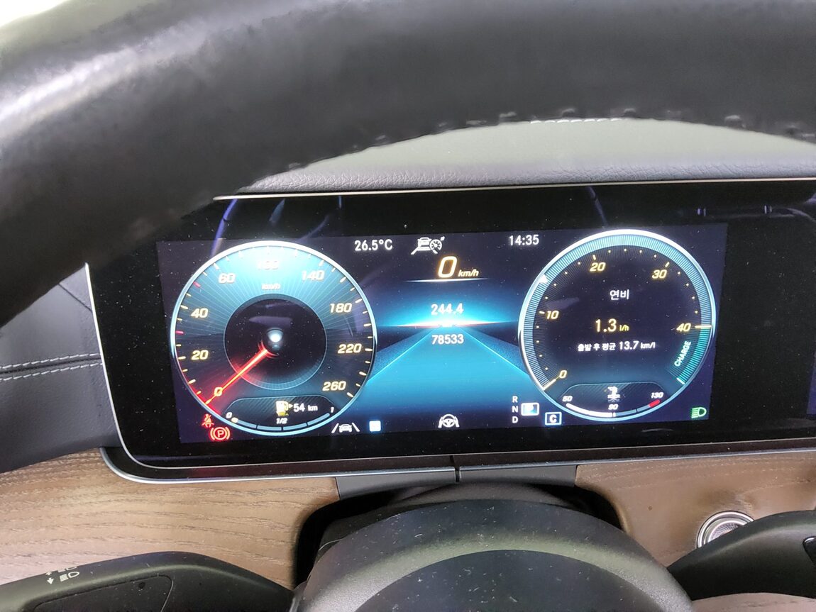 MERCEDES-BENZ E-CLASS (5TH GEN) E250 EXCLUSIVE 2021 - zdjęcie 9