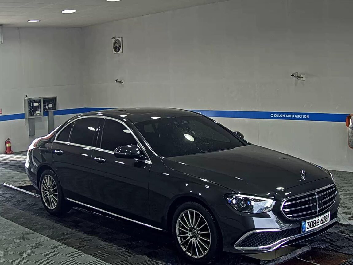 MERCEDES-BENZ E-CLASS (5TH GEN) E250 EXCLUSIVE 2021 - zdjęcie 3