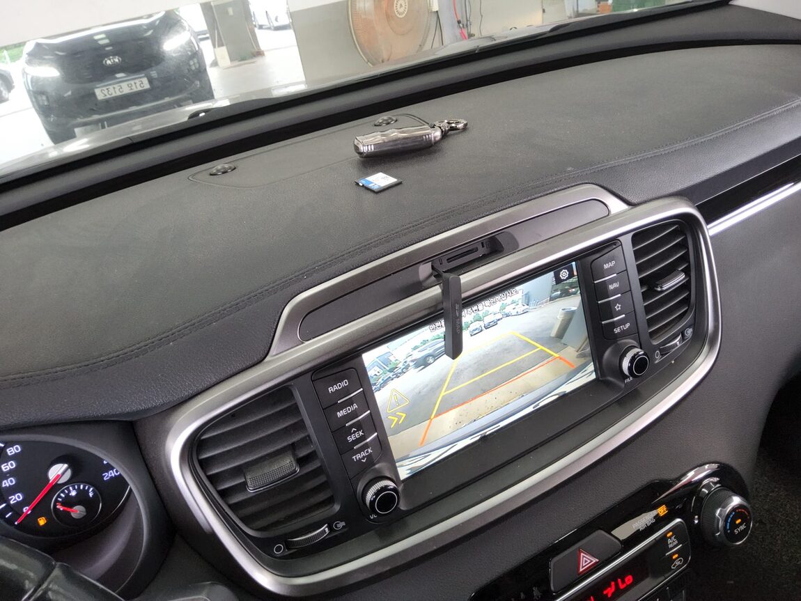 KIA THE NEW SORENTO DIESEL R2.2 4WD PRESTIGE 2020 - zdjęcie 17