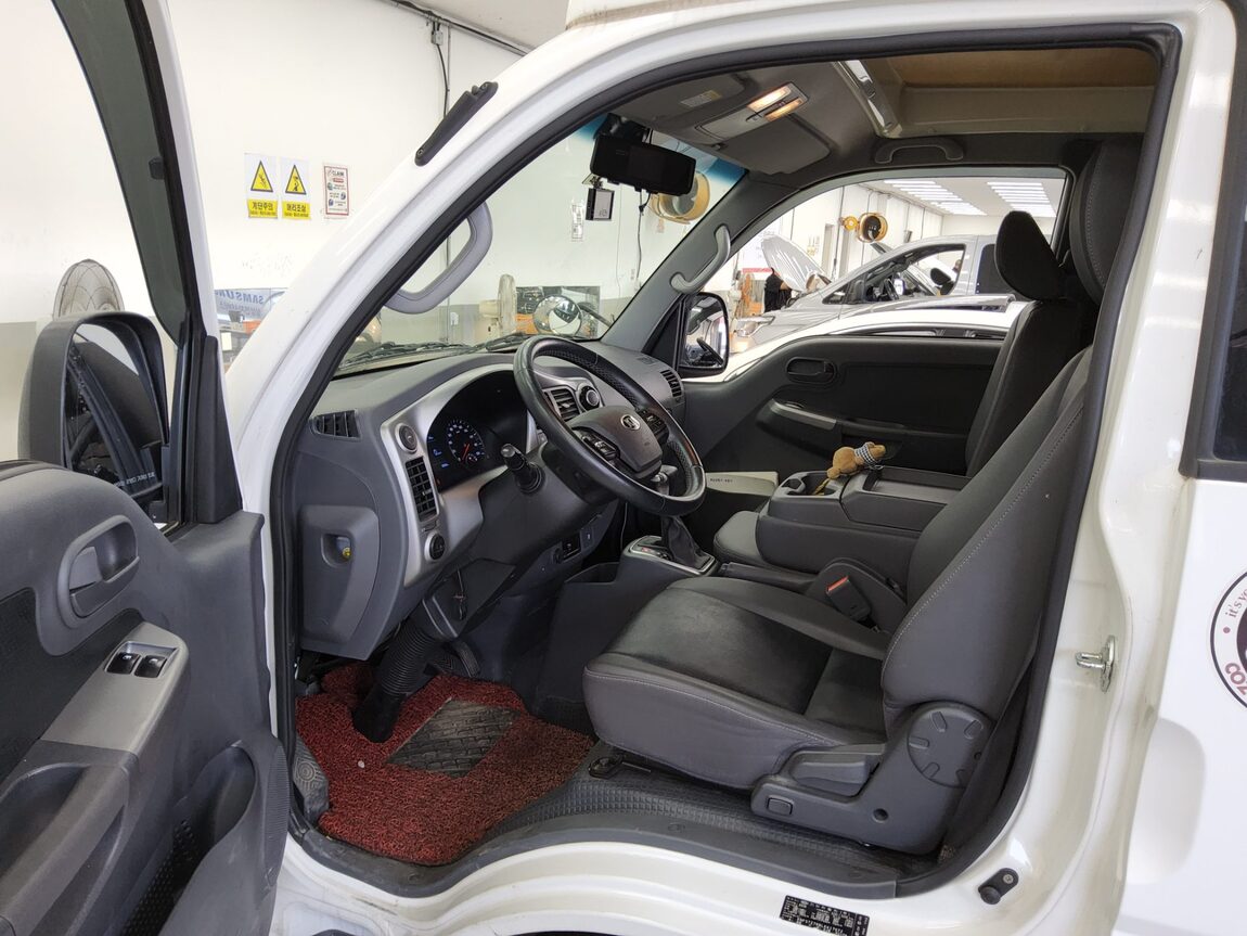KIA THE NEW BONGO III CARGO WORK-THROUGH VAN 2020 - zdjęcie 10