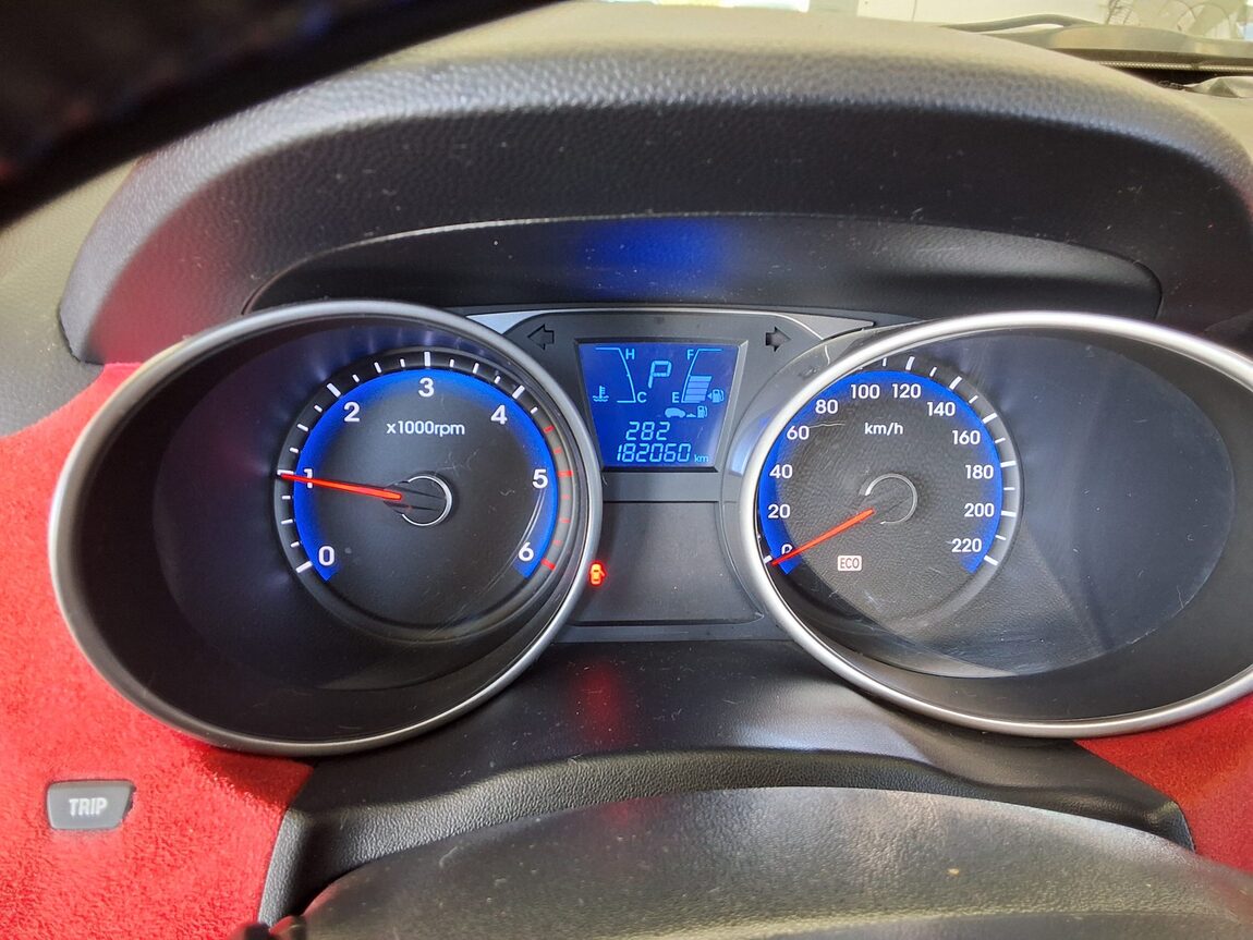 HYUNDAI TUCSON ix DIESEL R20 2WD LX20 PREMIER 2010 - zdjęcie 9