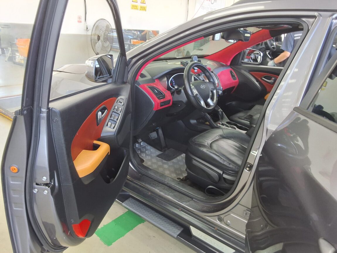 HYUNDAI TUCSON ix DIESEL R20 2WD LX20 PREMIER 2010 - zdjęcie 10