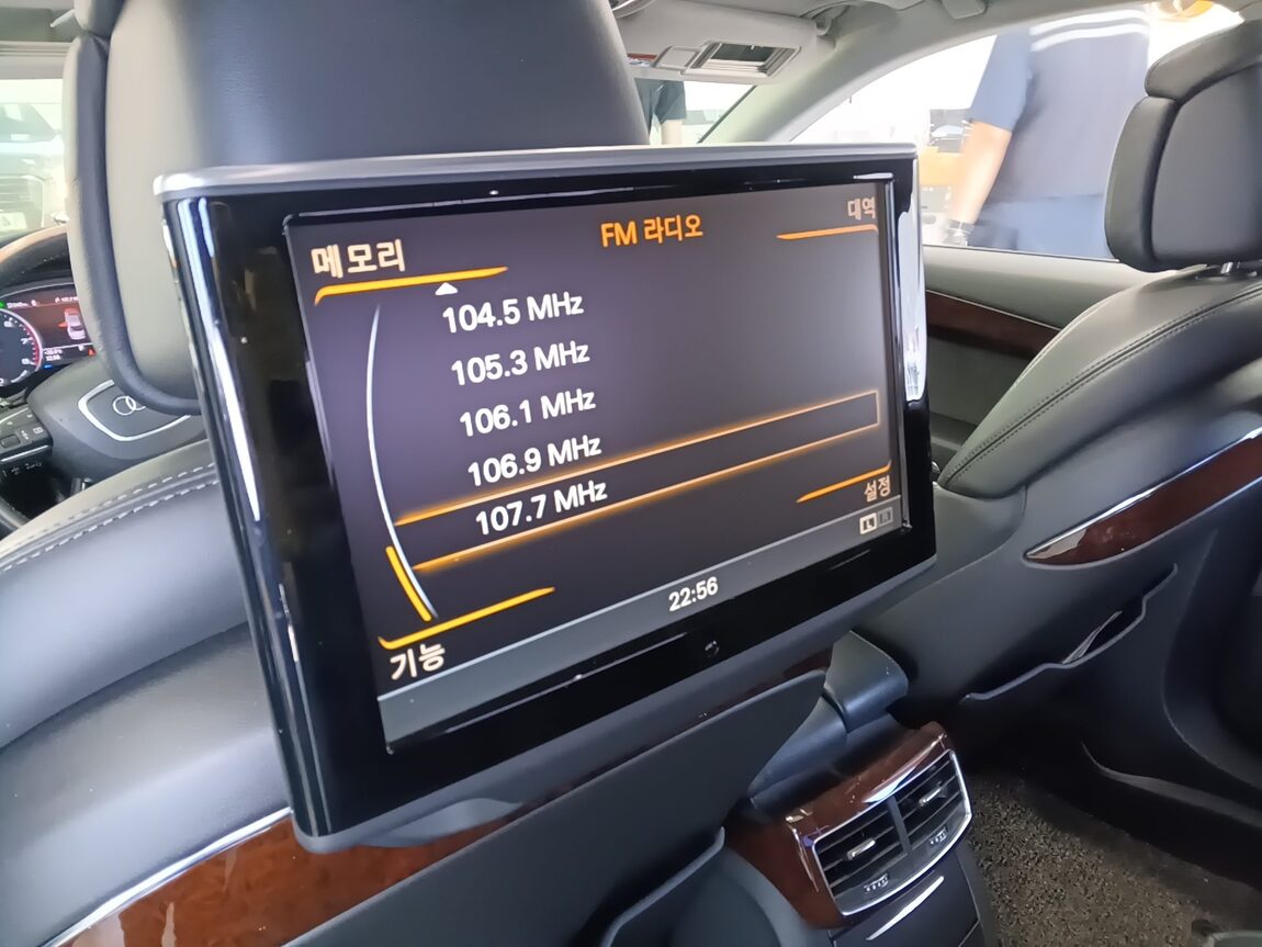 AUDI A8 (3RD GEN) 3.0 TFSI QUATTRO LWB 2012 - zdjęcie 18