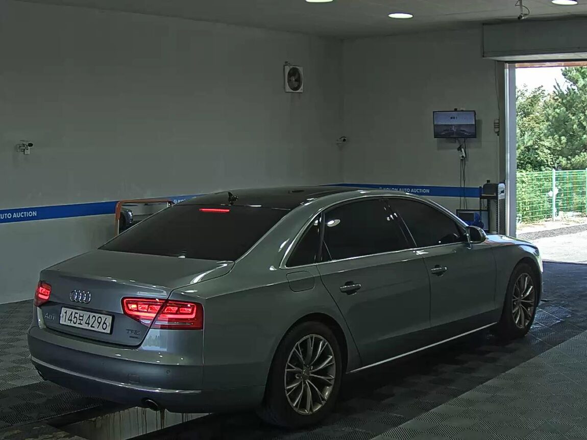 AUDI A8 (3RD GEN) 3.0 TFSI QUATTRO LWB 2012 - zdjęcie 5