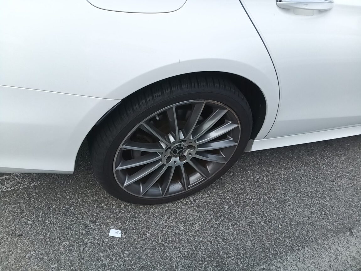 MERCEDES-BENZ E-CLASS (5TH GEN) E350 4MATIC AMG LINE 2021 - zdjęcie 26