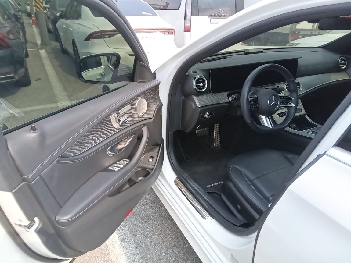 MERCEDES-BENZ E-CLASS (5TH GEN) E350 4MATIC AMG LINE 2021 - zdjęcie 10