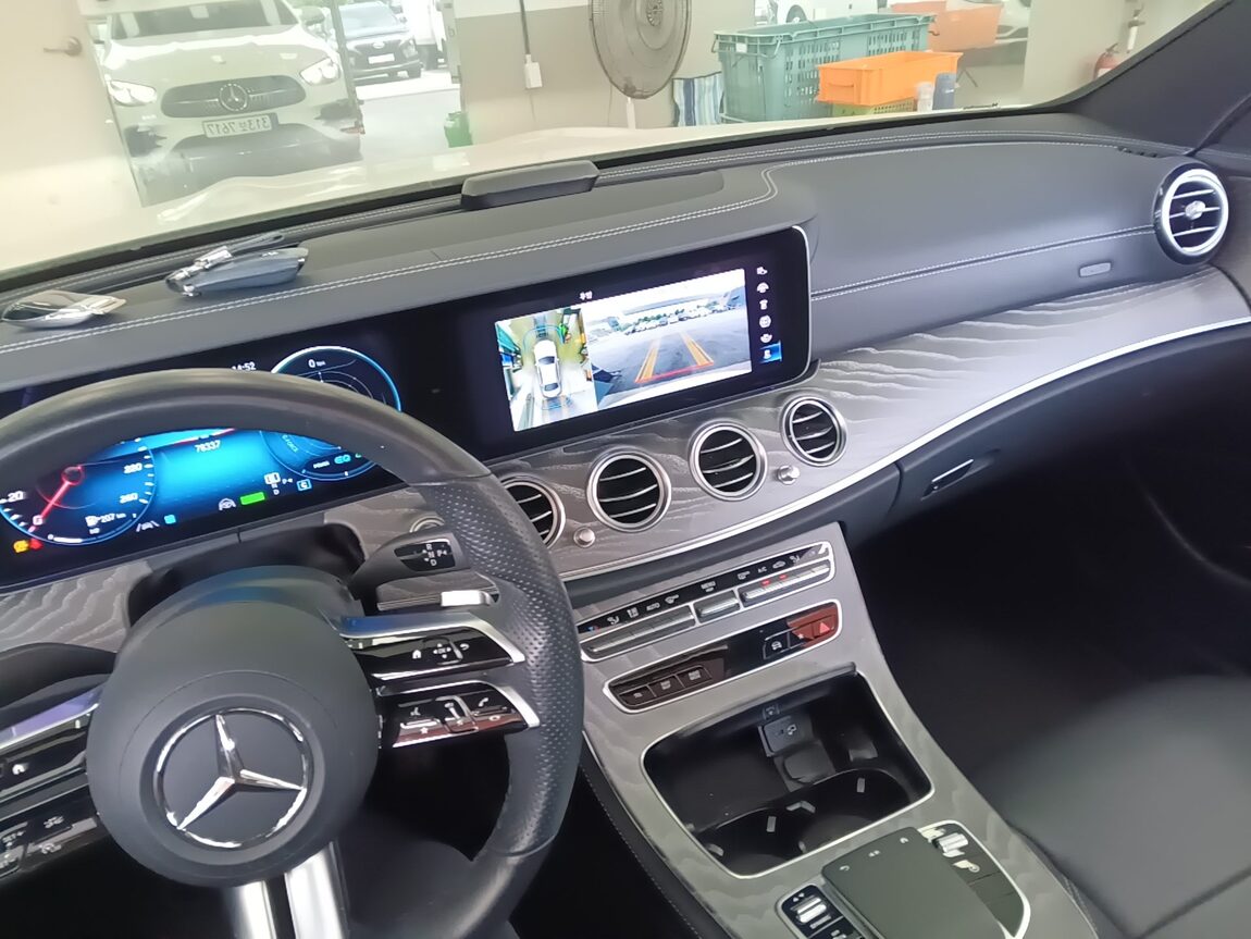 MERCEDES-BENZ E-CLASS (5TH GEN) E350 4MATIC AMG LINE 2021 - zdjęcie 11