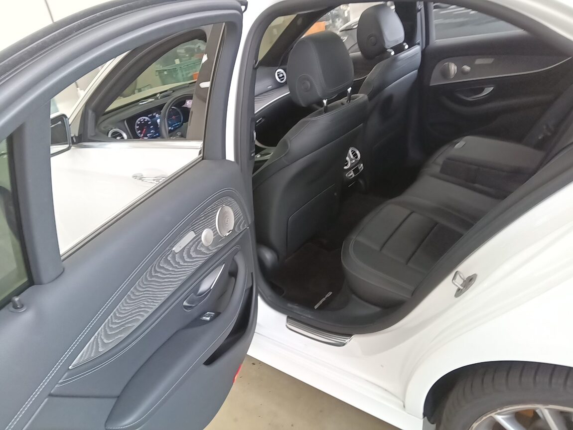 MERCEDES-BENZ E-CLASS (5TH GEN) E350 4MATIC AMG LINE 2021 - zdjęcie 12