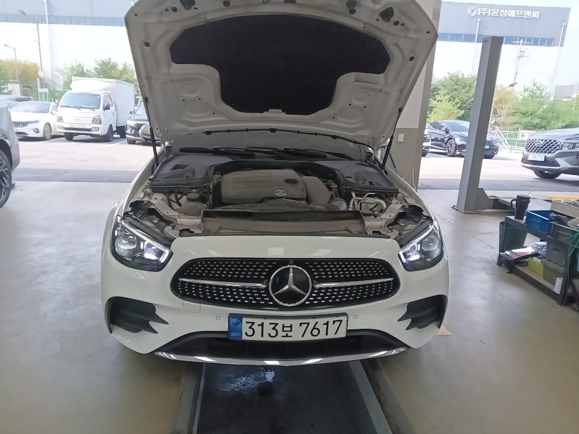 MERCEDES-BENZ E-CLASS (5TH GEN) E350 4MATIC AMG LINE 2021 - zdjęcie 21