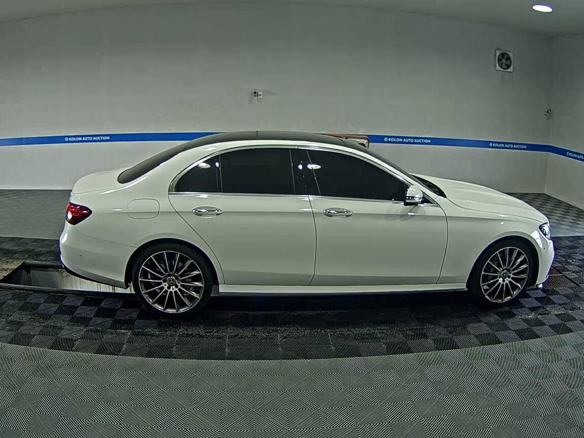 MERCEDES-BENZ E-CLASS (5TH GEN) E350 4MATIC AMG LINE 2021 - zdjęcie 4