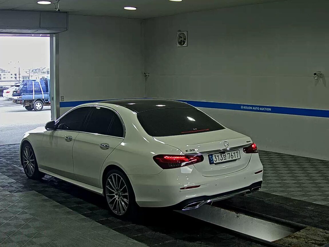MERCEDES-BENZ E-CLASS (5TH GEN) E350 4MATIC AMG LINE 2021 - zdjęcie 6