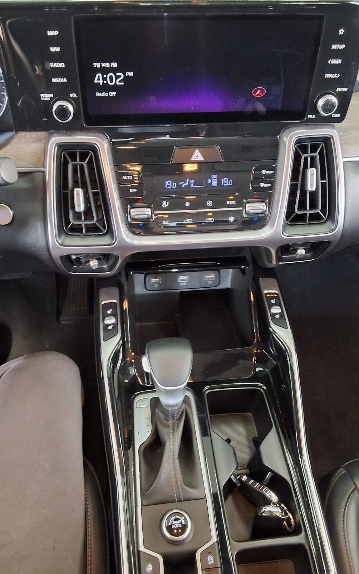 KIA NEW SORENTO (MQ4) 2.2 DIESEL 2WD PRESTIGE 2021 - zdjęcie 18