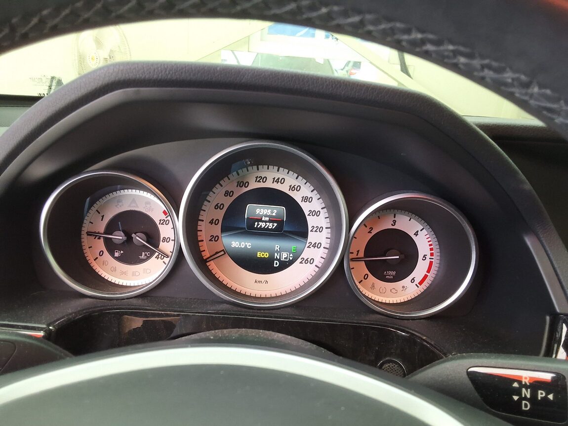 MERCEDES-BENZ E-CLASS (4TH GEN) E250 CDI 4MATIC 2014 - zdjęcie 10
