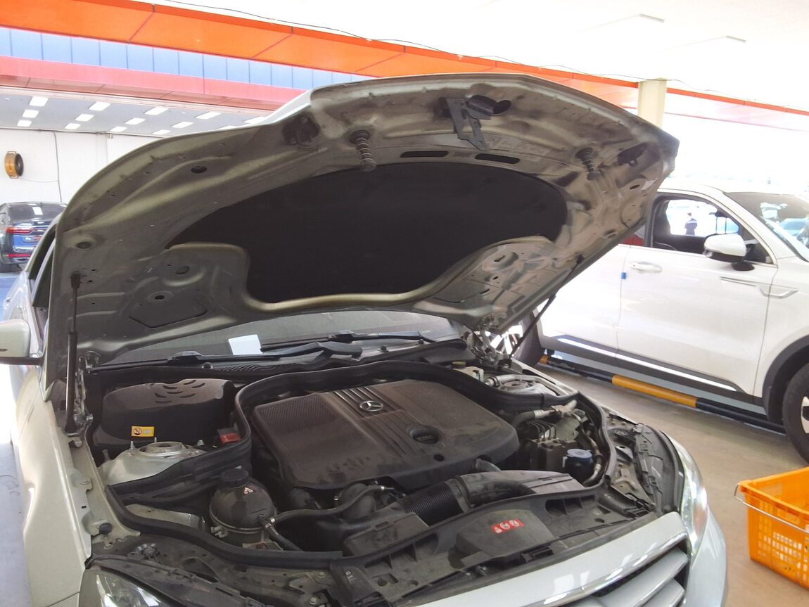 MERCEDES-BENZ E-CLASS (4TH GEN) E250 CDI 4MATIC 2014 - zdjęcie 18