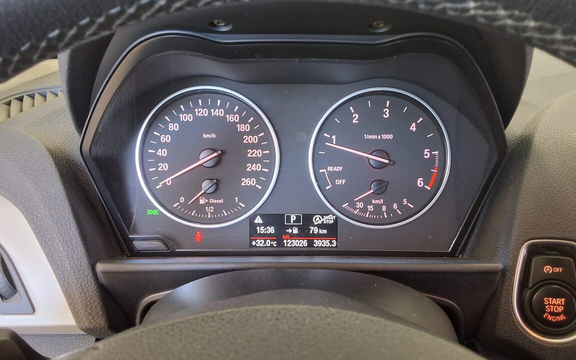 BMW 1 SERIES (2ND GEN) 5-DOOR 118d JOY 2016 - zdjęcie 9