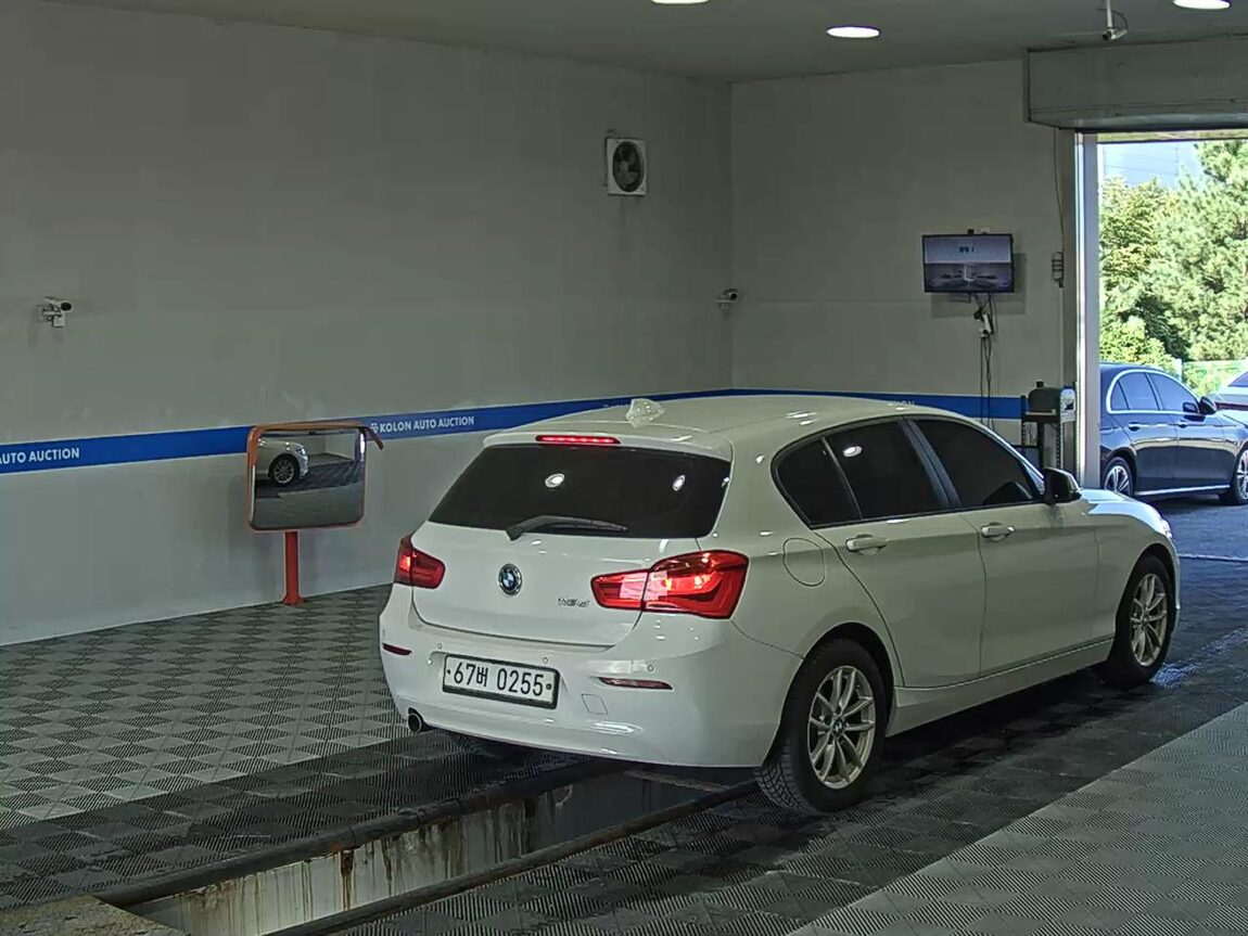 BMW 1 SERIES (2ND GEN) 5-DOOR 118d JOY 2016 - zdjęcie 5
