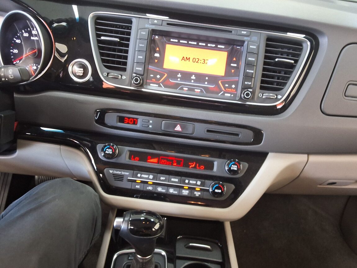 KIA ALL NEW CARNIVAL 11-SEATER DIESEL PRESTIGE 2015 - zdjęcie 24
