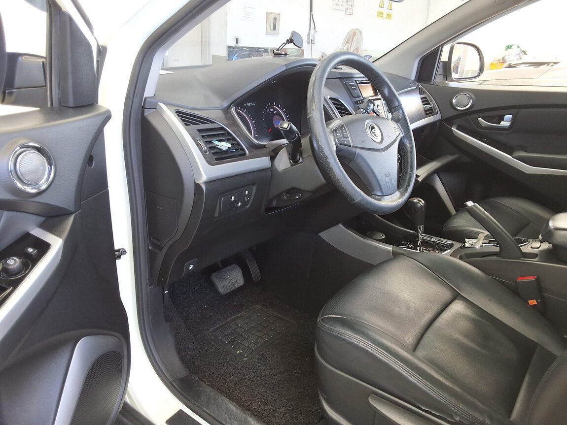 KG MOBILITY (SSANGYONG) NEW KORANDO C 2.0 2WD RX PREMIUM MODEL 2015 - zdjęcie 10