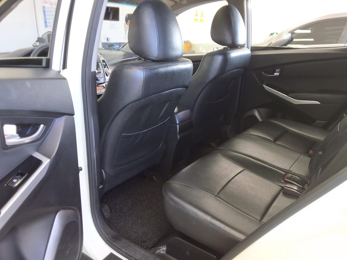 KG MOBILITY (SSANGYONG) NEW KORANDO C 2.0 2WD RX PREMIUM MODEL 2015 - zdjęcie 12