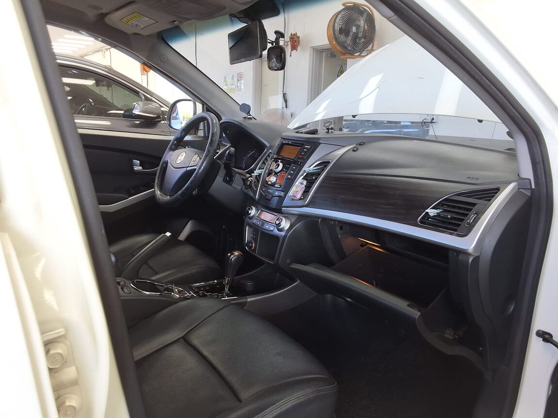 KG MOBILITY (SSANGYONG) NEW KORANDO C 2.0 2WD RX PREMIUM MODEL 2015 - zdjęcie 14