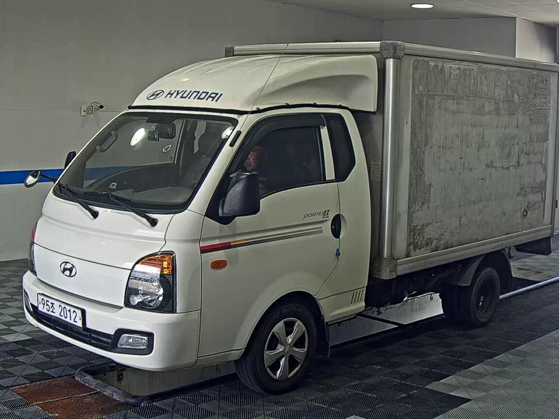 HYUNDAI PORTER II BUILT-IN BOX TRUCK SUPER CAB 2013 - zdjęcie 2