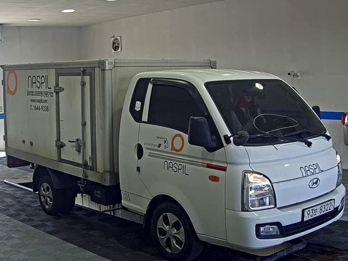 HYUNDAI PORTER II BUILT-IN BOX TRUCK LOW DECK 2022 - zdjęcie 3