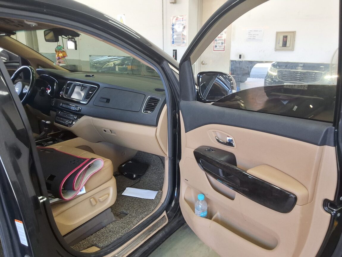 KIA THE NEW CARNIVAL HI-LIMOUSINE 9-SEATER DIESEL NOBLESSE SPECIAL 2019 - zdjęcie 14