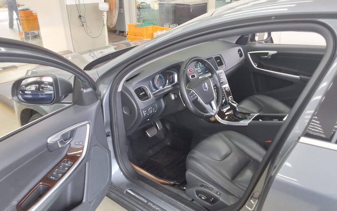 VOLVO S60 (2ND GEN) D4 SUMMUM 2016 - zdjęcie 10
