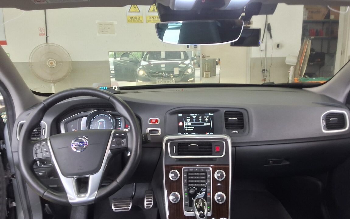 VOLVO S60 (2ND GEN) D4 SUMMUM 2016 - zdjęcie 11