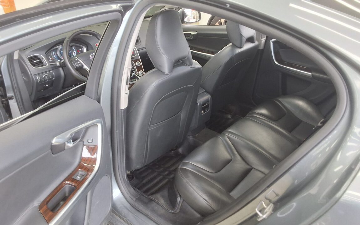 VOLVO S60 (2ND GEN) D4 SUMMUM 2016 - zdjęcie 12