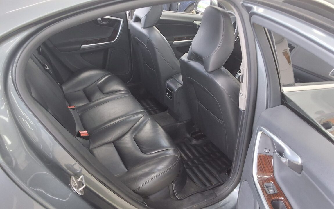 VOLVO S60 (2ND GEN) D4 SUMMUM 2016 - zdjęcie 13