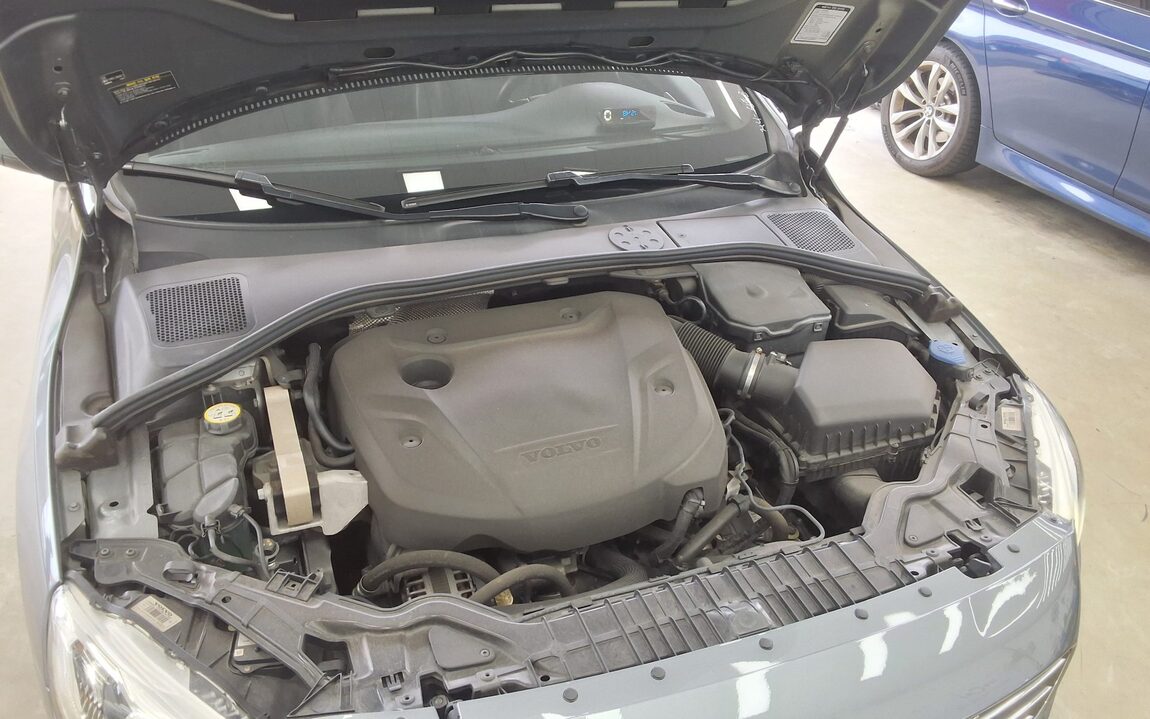 VOLVO S60 (2ND GEN) D4 SUMMUM 2016 - zdjęcie 23