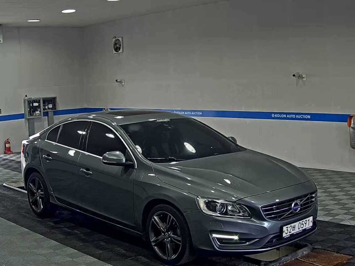 VOLVO S60 (2ND GEN) D4 SUMMUM 2016 - zdjęcie 3