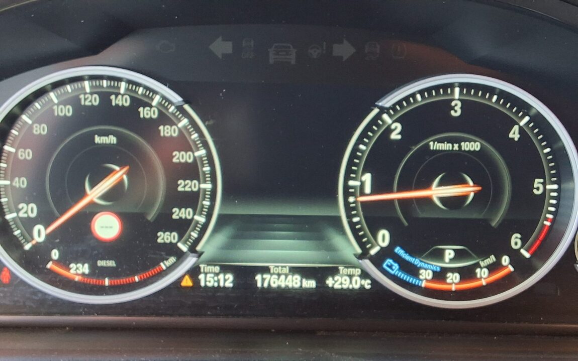 BMW 5 SERIES (6TH GEN) 520d 2015 - zdjęcie 9