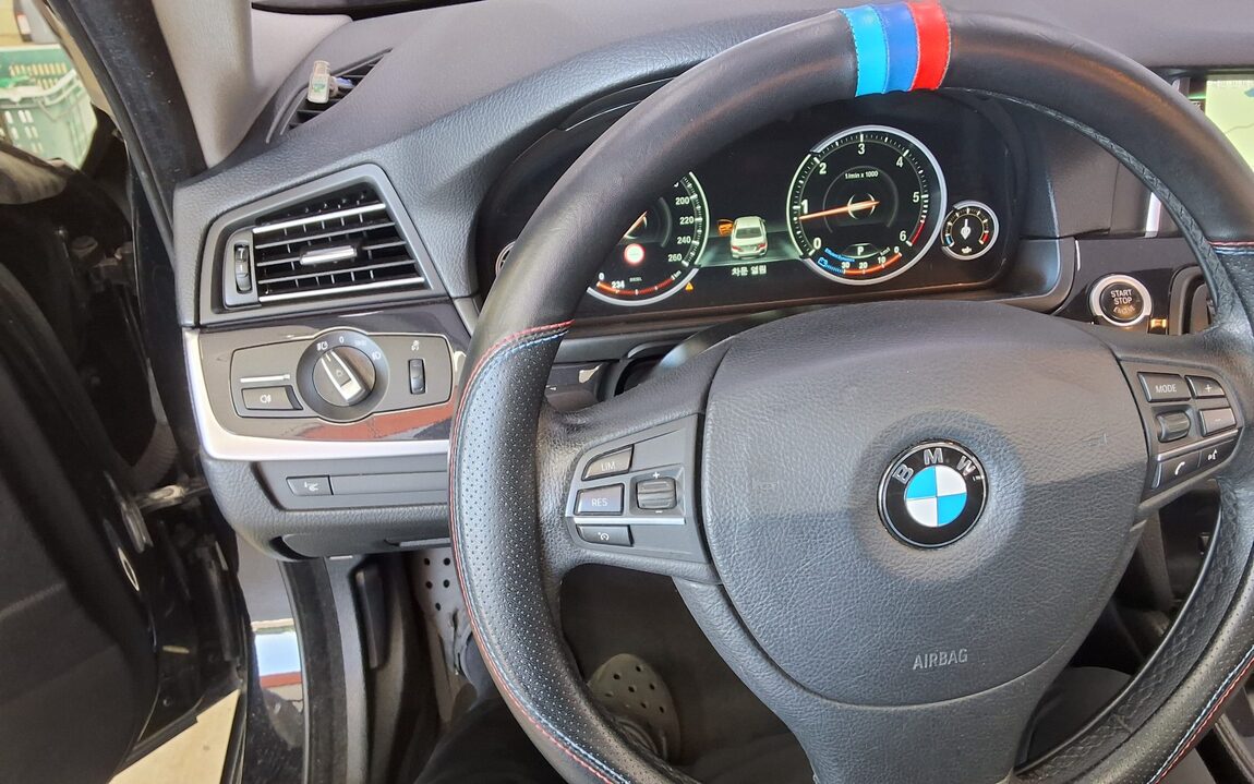 BMW 5 SERIES (6TH GEN) 520d 2015 - zdjęcie 17