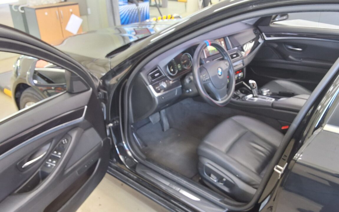 BMW 5 SERIES (6TH GEN) 520d 2015 - zdjęcie 10