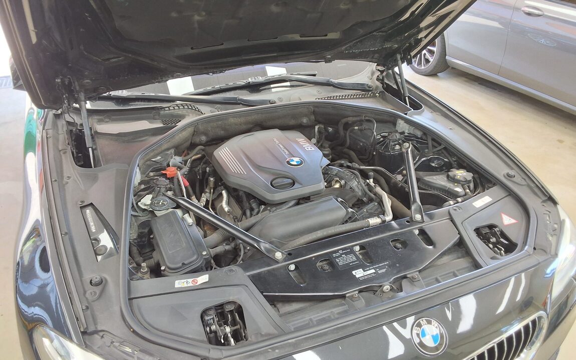BMW 5 SERIES (6TH GEN) 520d 2015 - zdjęcie 23