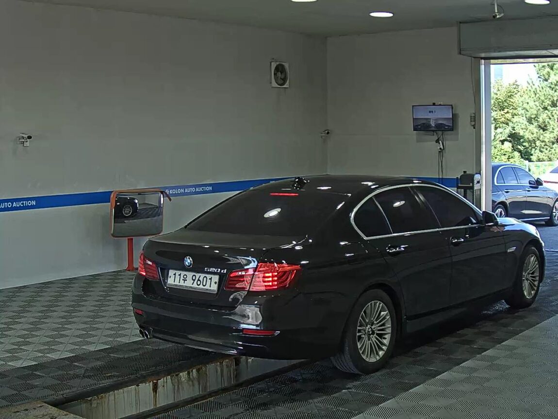 BMW 5 SERIES (6TH GEN) 520d 2015 - zdjęcie 5