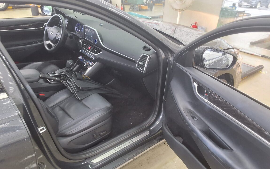 HYUNDAI GRANDEUR IG 3.0 GDi PREMIUM 2019 - zdjęcie 14