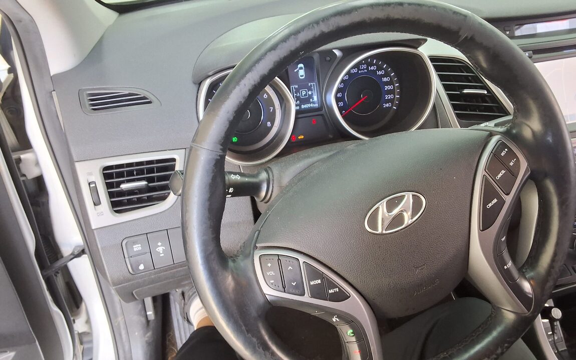 HYUNDAI THE NEW AVANTE MD 1.6 GDi MODERN 2015 - zdjęcie 17