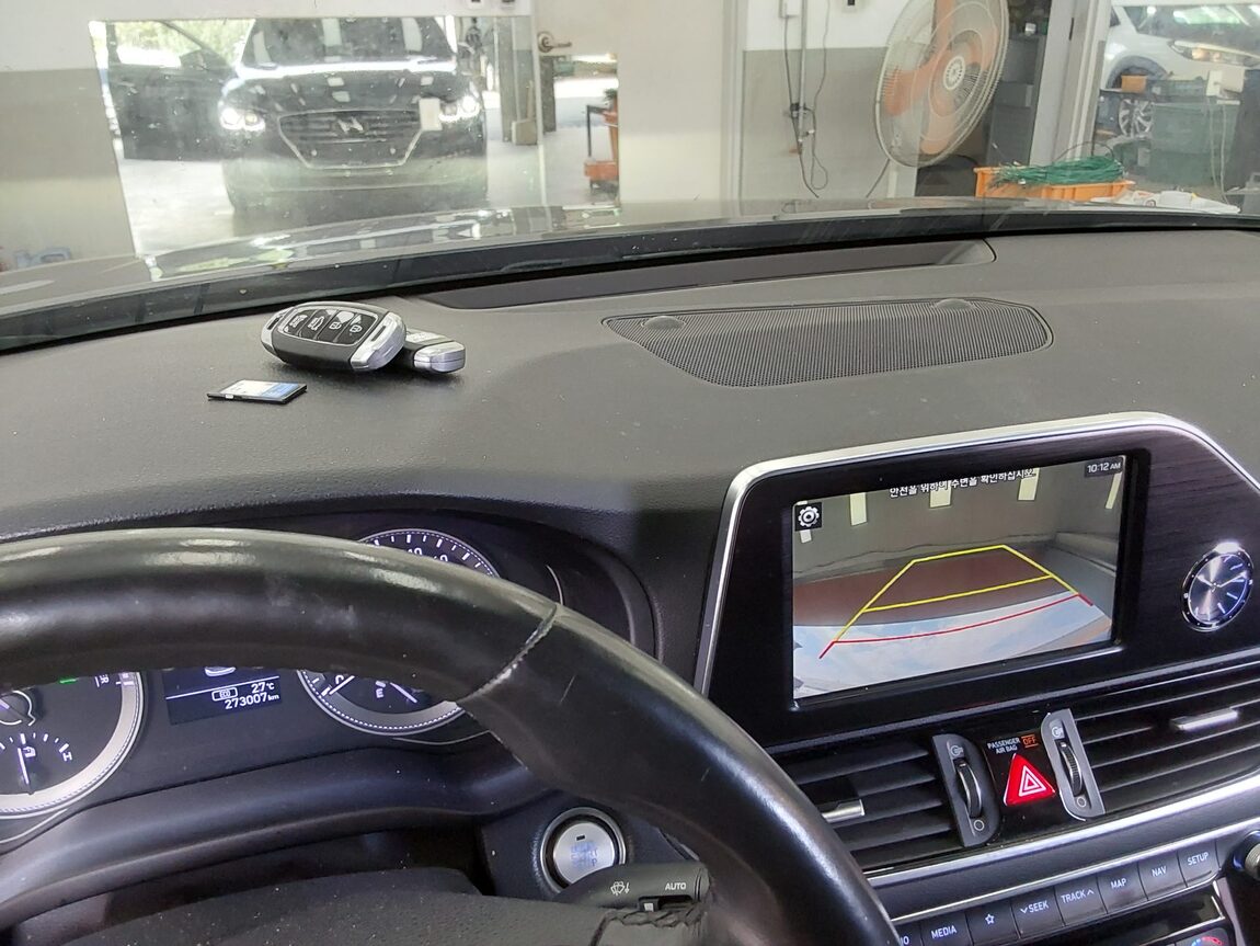 HYUNDAI GRANDEUR IG HYBRID 2.4 HEV EXCLUSIVE 2019 - zdjęcie 17